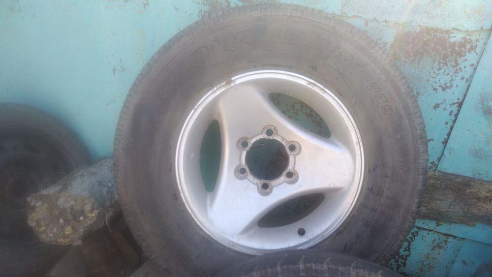 Шины и запаска на Mitsubishi Montero