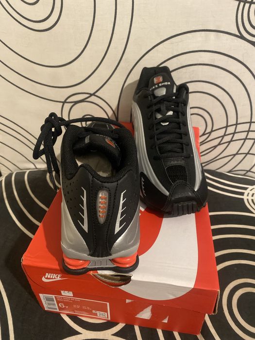 Nike Shox R4 Metalic Silver размер 38,5