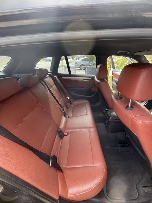 BMW x1 an 2010 ,Negru