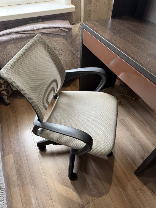 Продам компьютерный стол