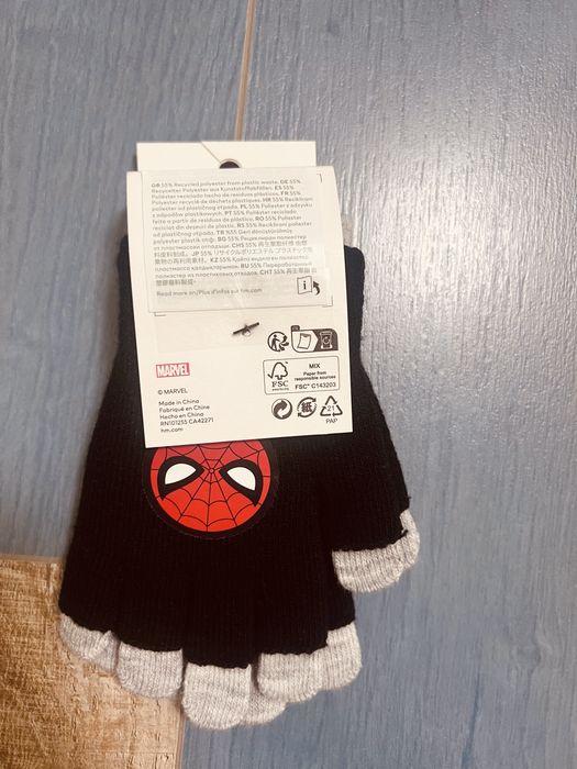 Пролетно-есенни якeта и шапки и ръкавици 1г, 3г, 4г, 6г