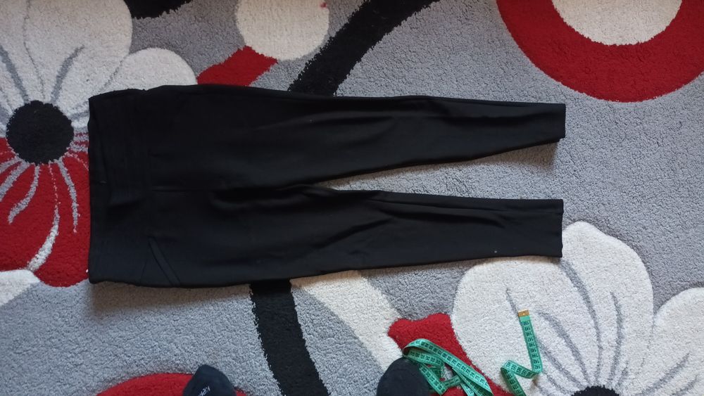 Vand pantaloni negri