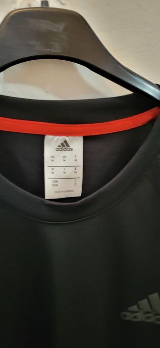 Vand tricou Adidas. Pret fix, predare personala!