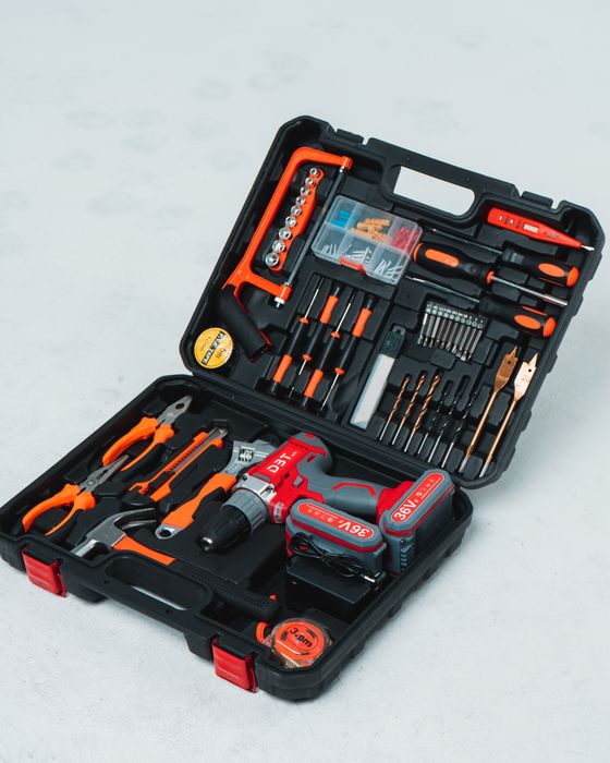 Шуруповерт аккумуляторный 36В  состоящий из 48 предметов