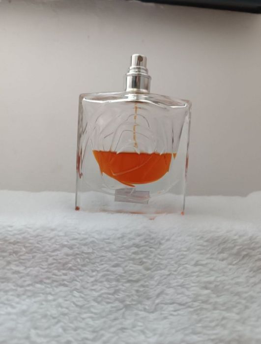 La vie est Belle roșe extraordinaire