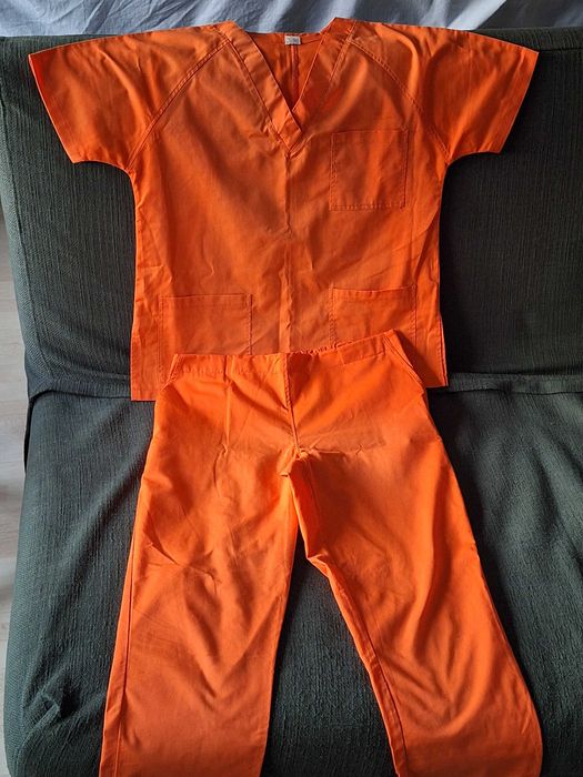 Uniforma medicala portocalie (scrubs)