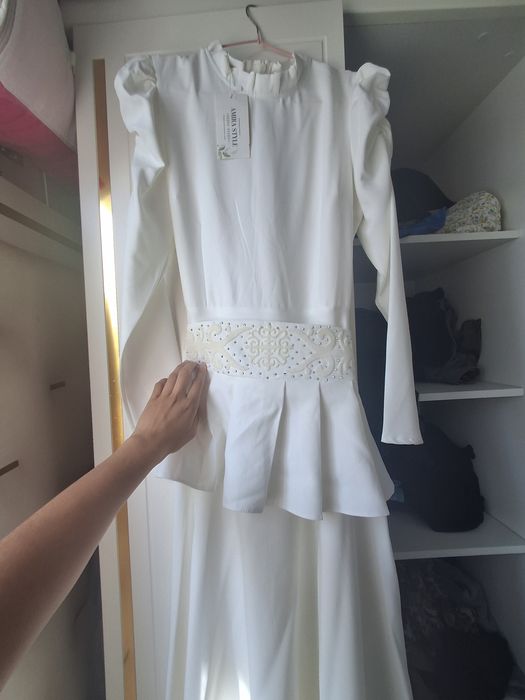 Красивое белое платье