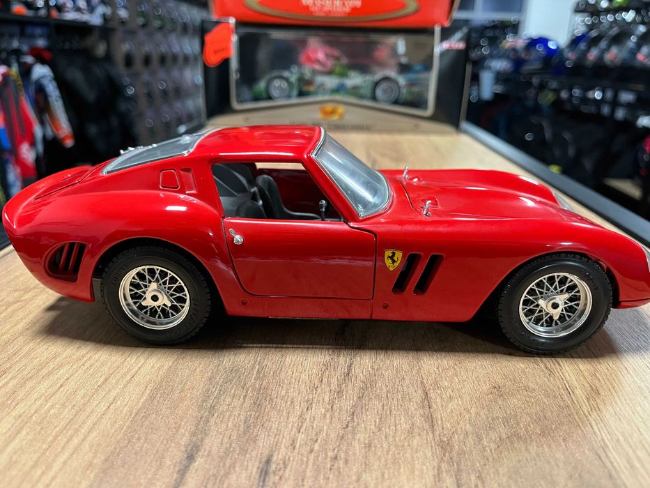 BBURAGO метална колекционерска количка модел FERARRI 250 GTO 1962г.