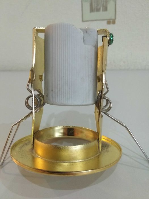 Продам встраиваемые светильники