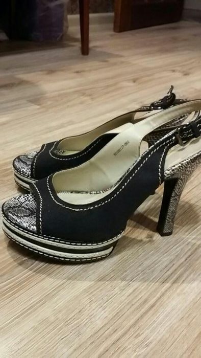 Продам босоножки