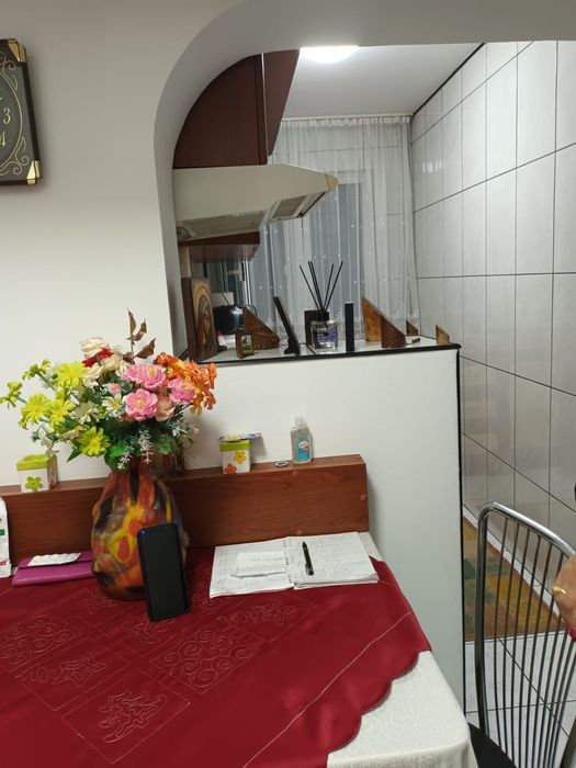 Inchiriez apartament 3 camere Ostroveni