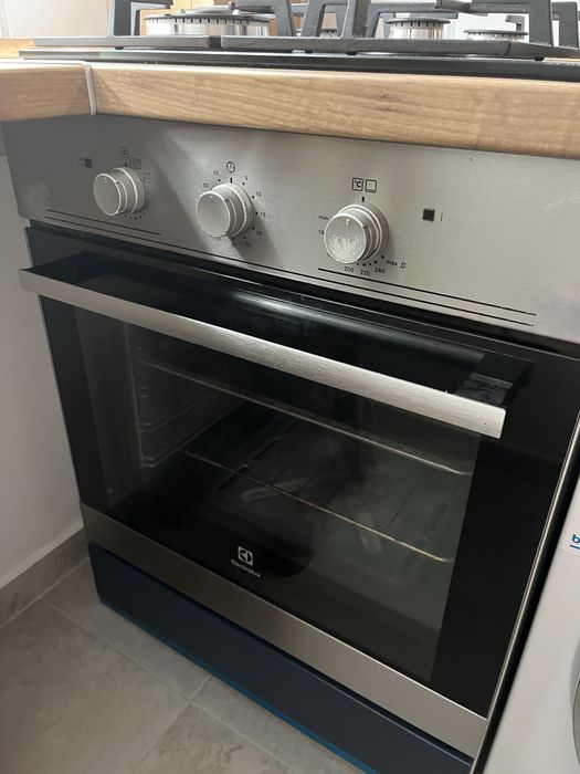 Cuptor incorporabil Electrolux gaz