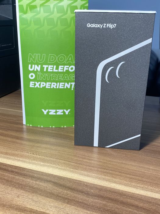 Samsung Galaxy Z Flip7 • 256 GB • Jetblack