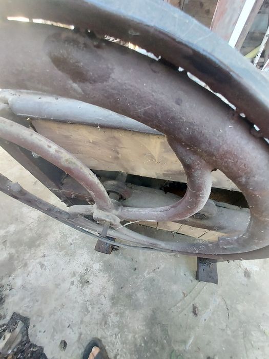 Machină de curățat porumb  de Uzinele Magheru