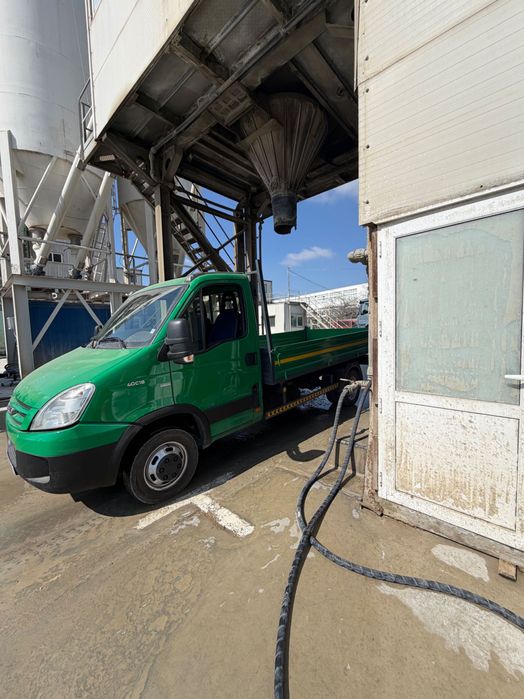 Транспортни услуги с тристранен самосвал