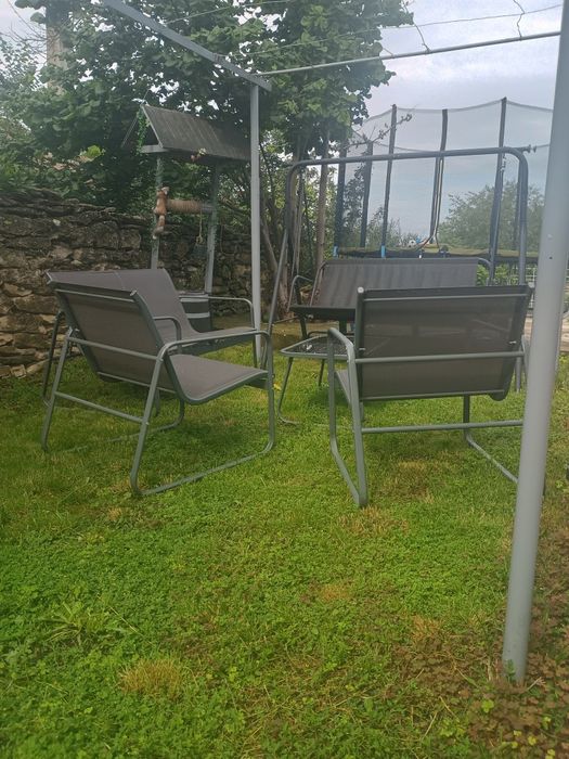 Продава от собственик тухлена къща в с.Леденик