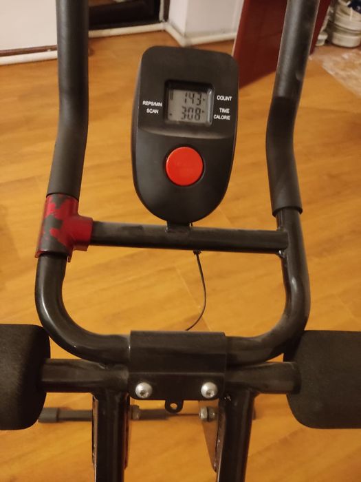 Тренажёр для пресса и ягодиц.