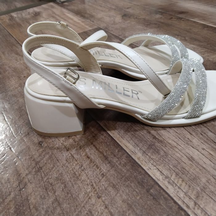 Босоножки женские