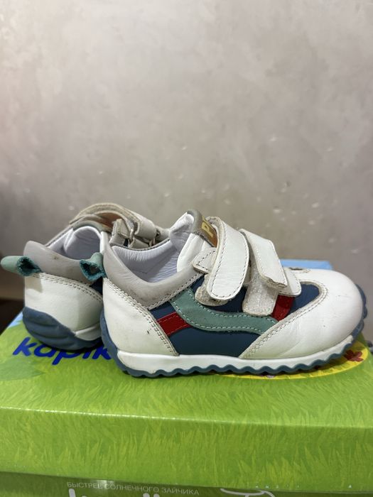 Продам детские кроссовки