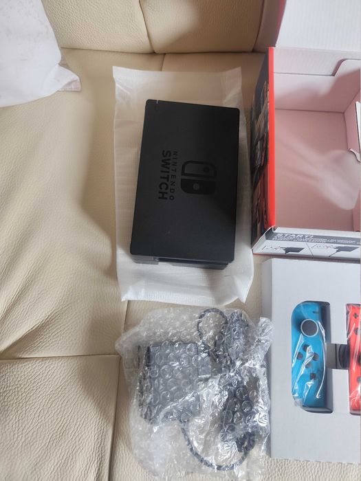 Nintendo Switch комплект + 1TB microSD + FIFA 21 – Отлично състояние