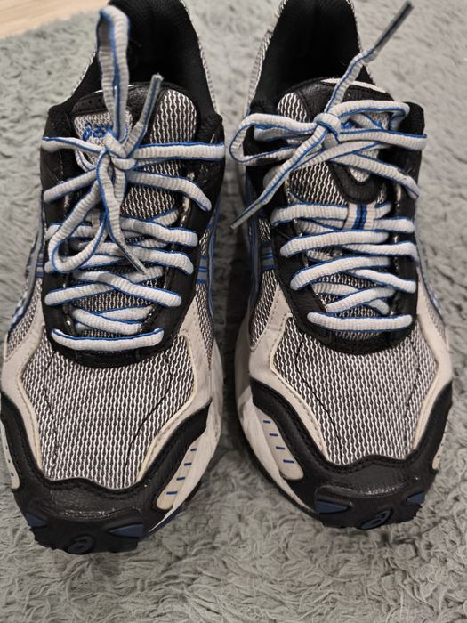 мокасини 39 и маратонки 37.5