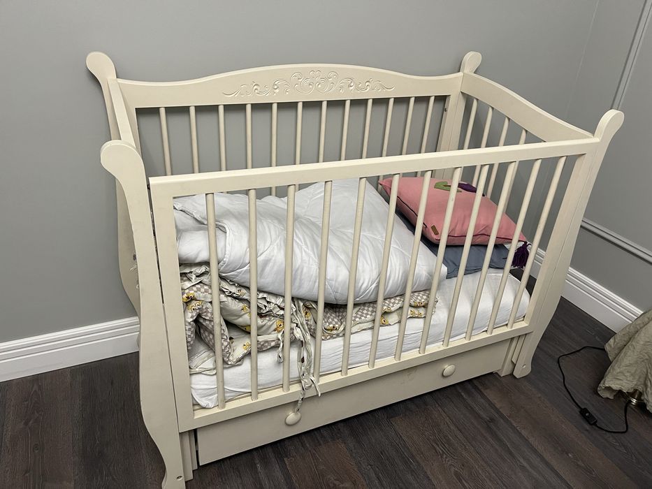 Детская кроватка с матрасом