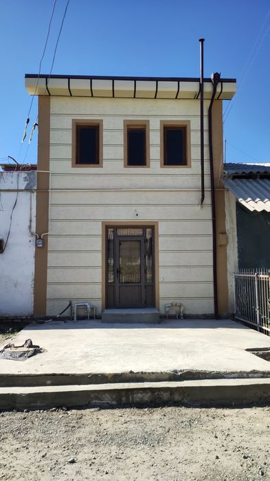 Sputnikda yoʻl boʻyida sotiladi