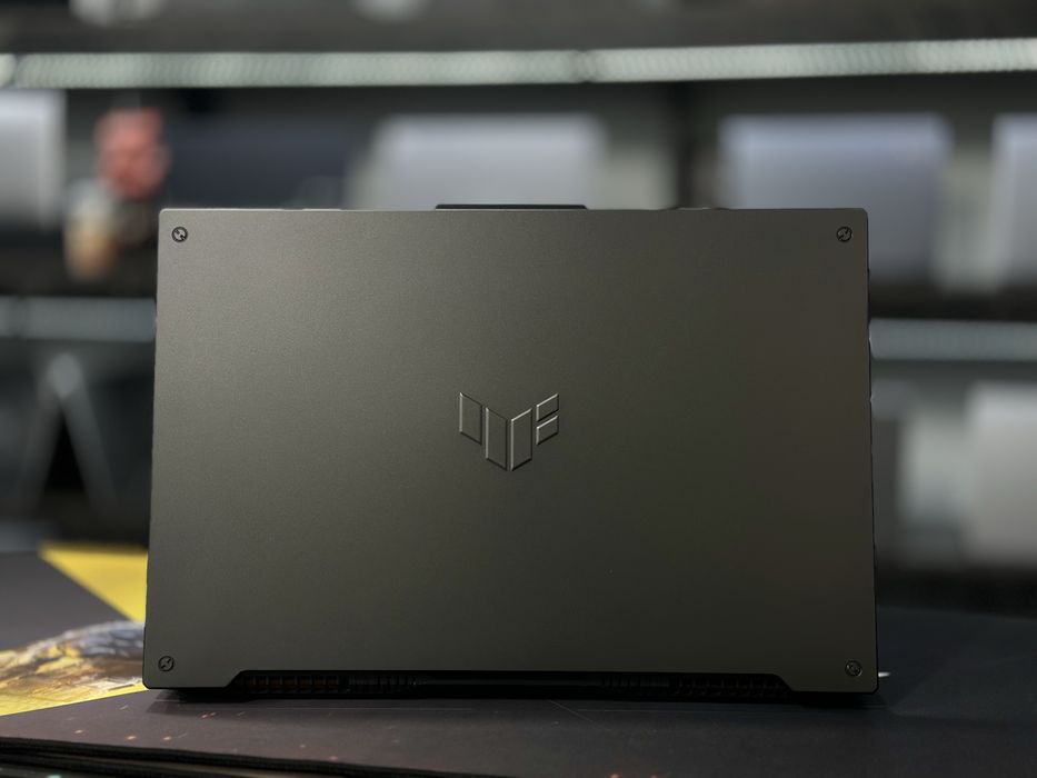 Мощный игравой ноутбук Asus Tuf Gaming A17 AMD Ryzen 7-6800H