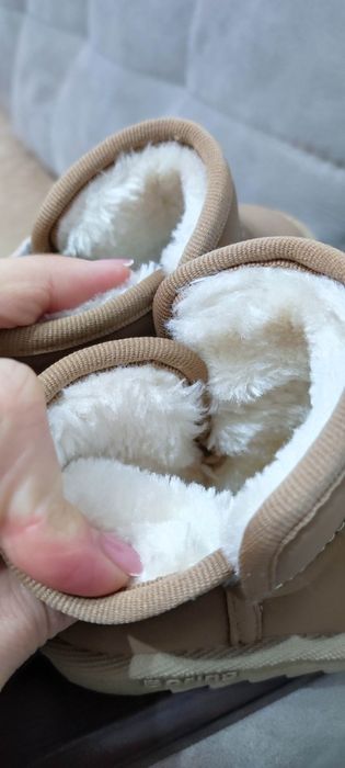 UGG bebe mărimea 19