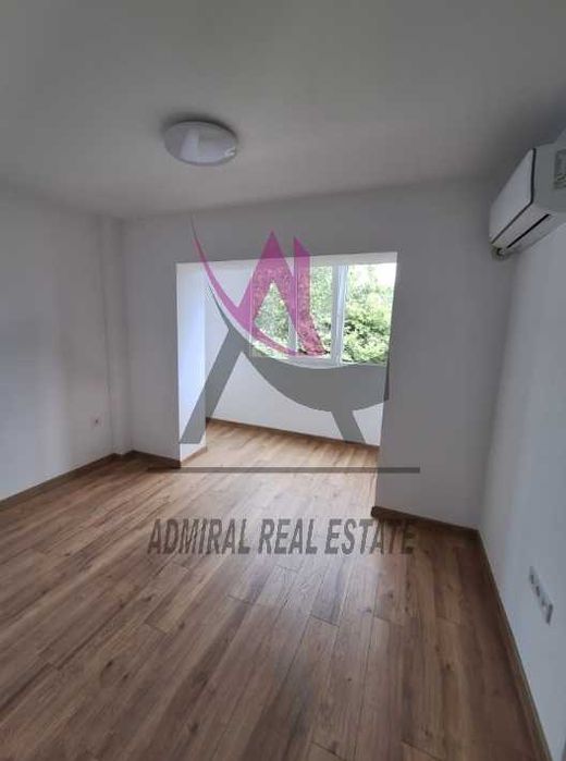 Продава се Четиристаен апартамент в Варна, Цветен квартал - 82 кв.м за 2317 €/кв.м - Снимка #2