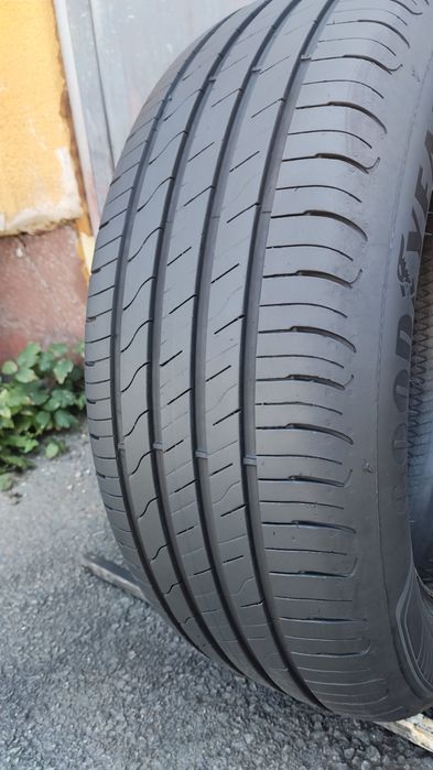 1брой лятна гума 215/55/17 GoodYear Efficient Grip Performance 2
dot4222