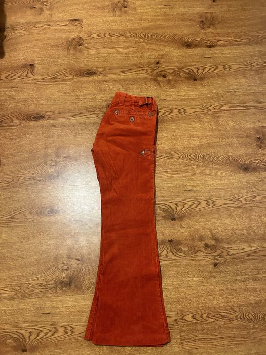 pantaloni portocalii