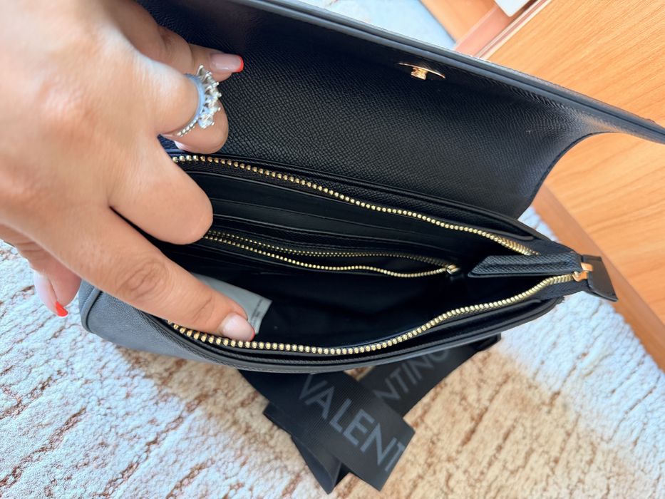Черна чанта VALENTINO