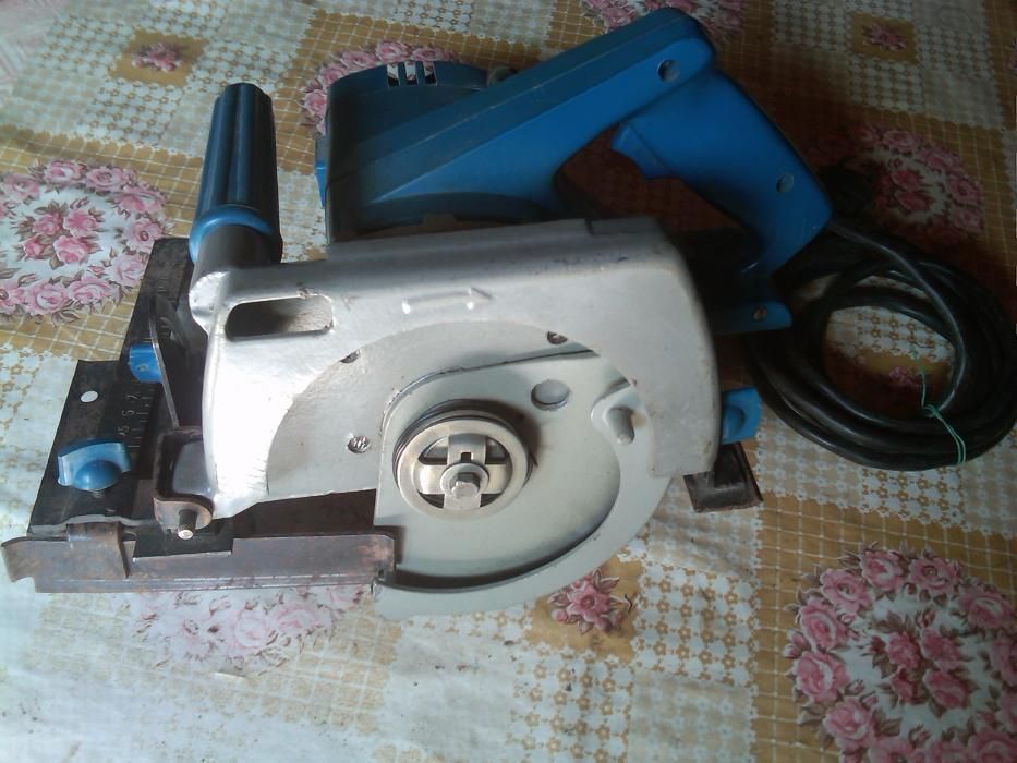 Электропила ИЭ5106. Пчелка.(СССР)