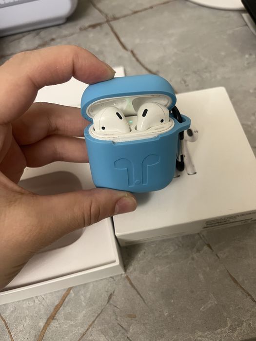 Продаю Airpods оригинал
