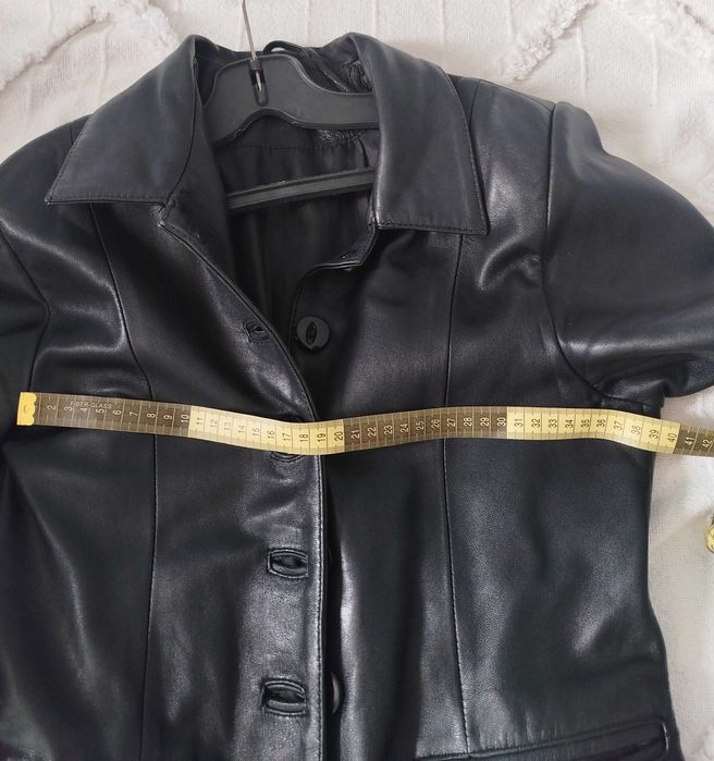 Продавам черно дамско яке от естествена кожа