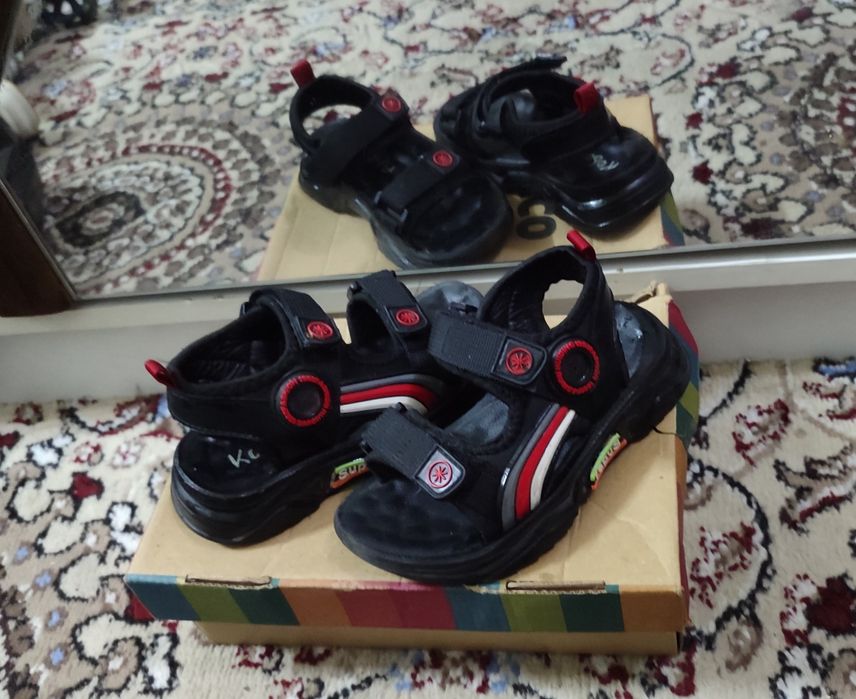 Продаются босоножки