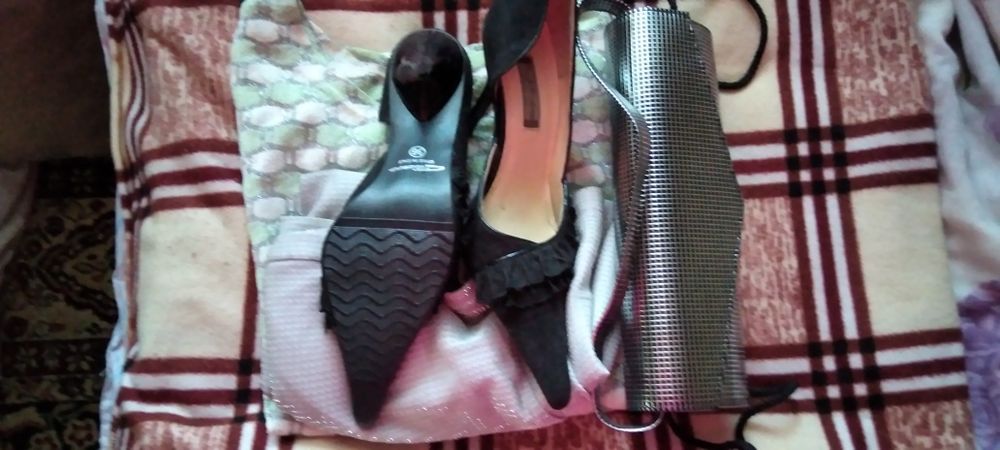 Комплект чантичка,с обувки с блуза и пила с ламе