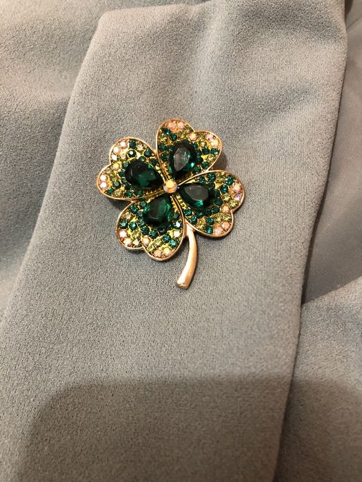 Стилни и красиви брошки