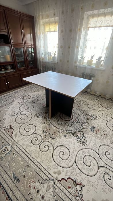 Кухонный    стол.