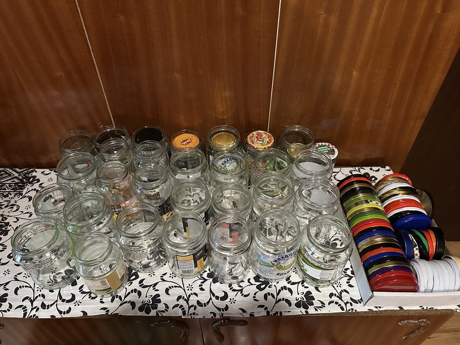 Буркани с винт и капак различни видове от 0.250 до 0,500