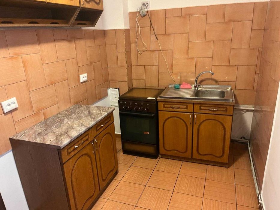 Inchiriez casa de locuit/sediu firma -4 Camere +Garaj cart A, Muresanu