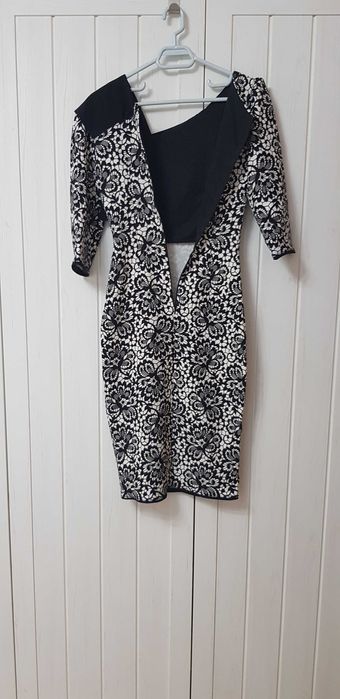 Rochie Fofy neagră cu imprimeu dantelat