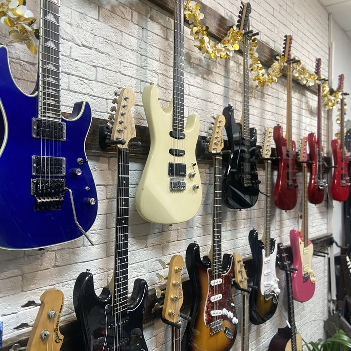 Гитарный шоурум в Алматы