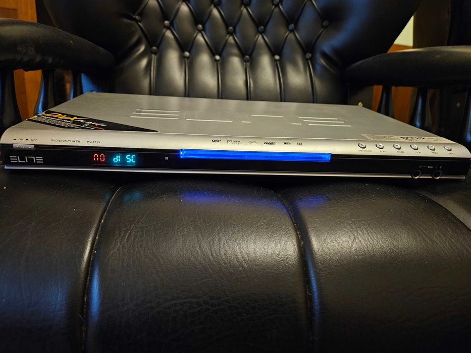 DVD  плеъри Elite PV-371X  и LG LH-T250SC