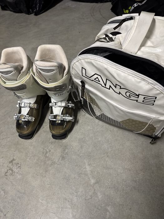 Ски, щеки, обувки, сноуборд в отлично състояние!