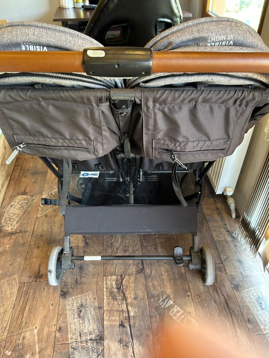 Количка за близнаци