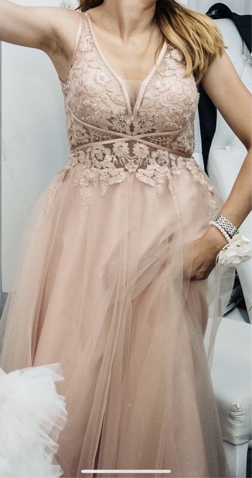 Бална Рокля М/Л, носена е един единствен път