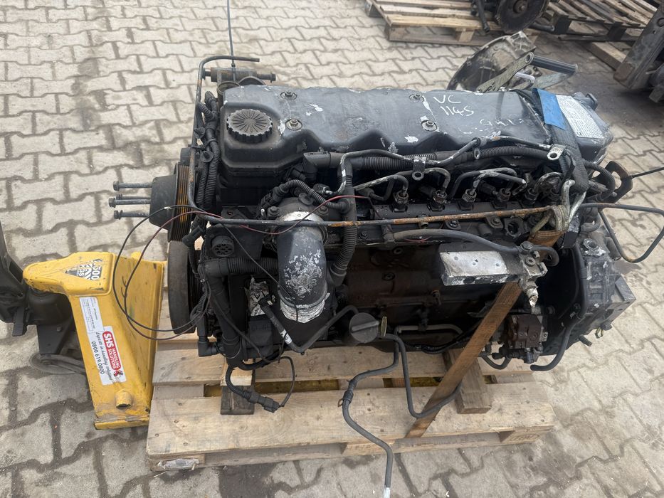 De vanzare motor Cummins cu 6 cilindrii .