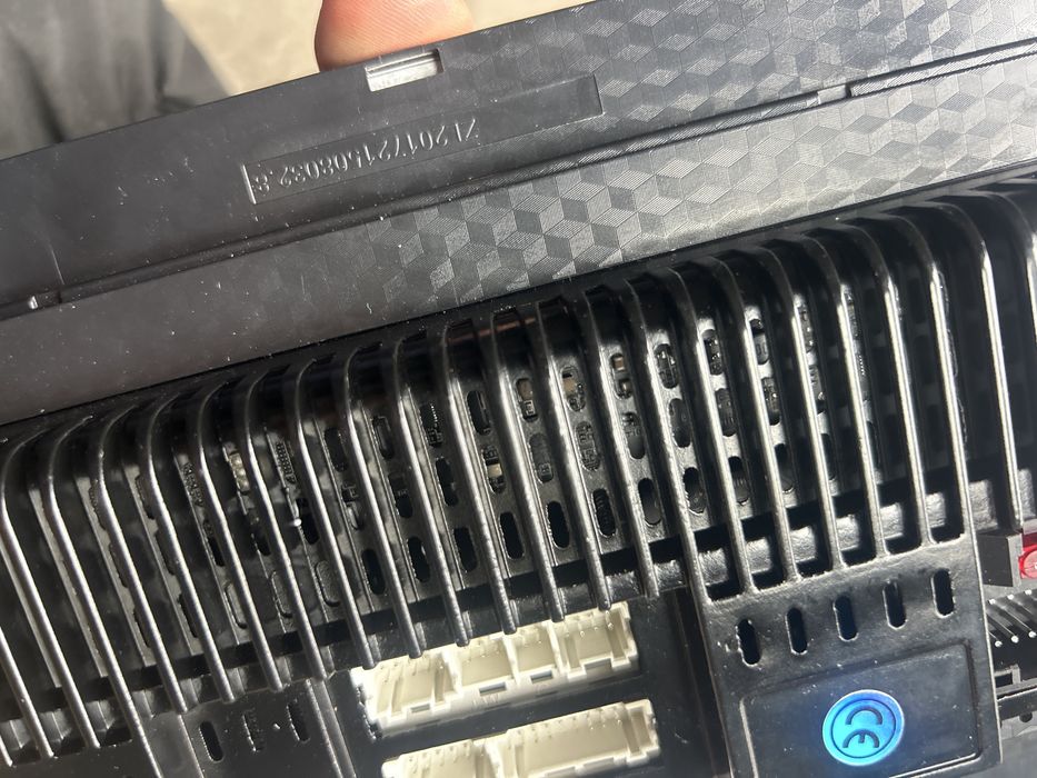 Navigatie 10’ +rama adaptoare golf 7